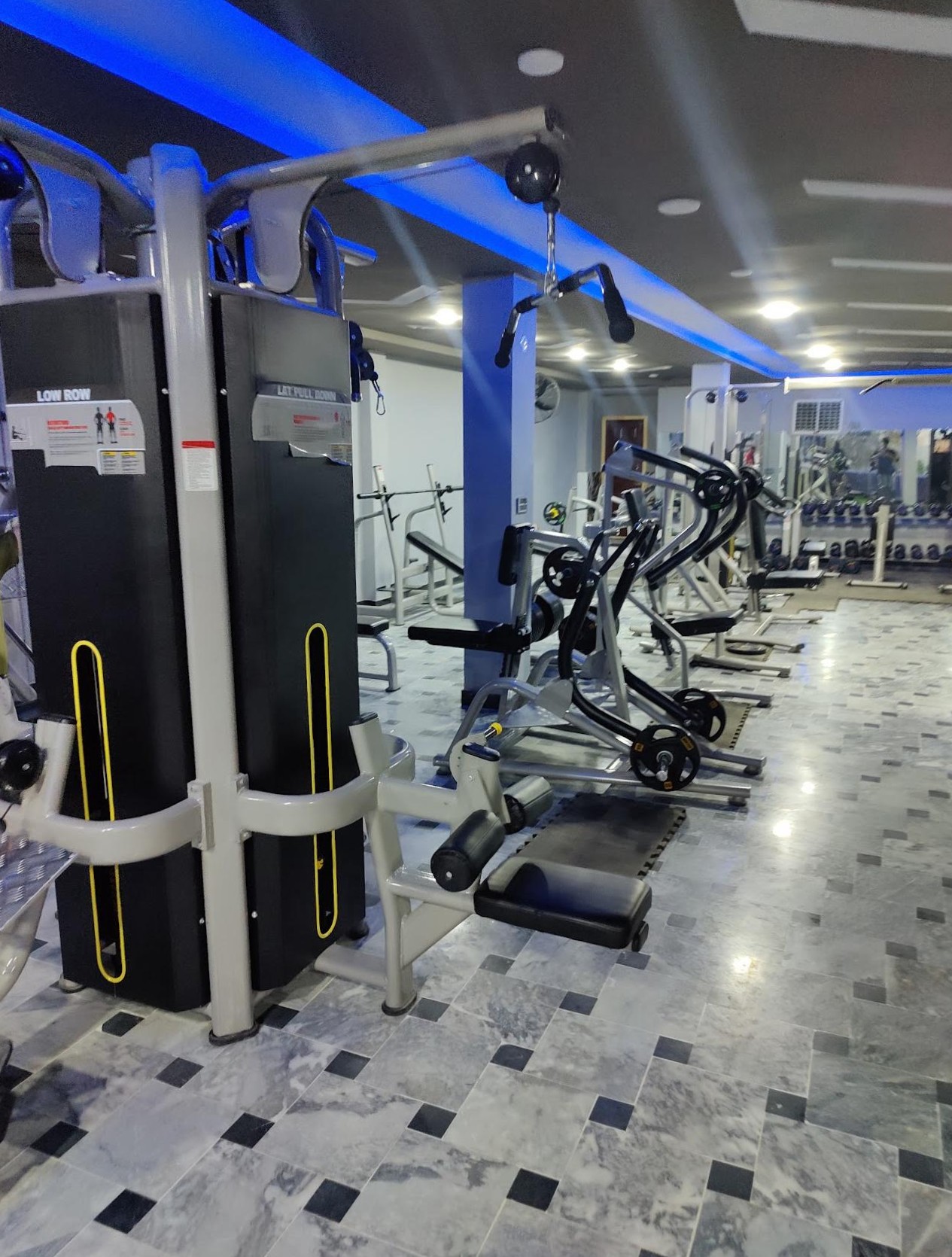 Lat Pulldown Machine